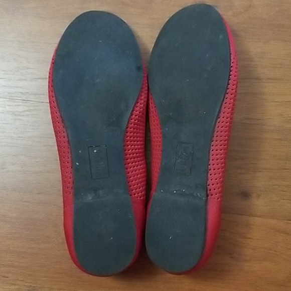 Comphy Red Shoes - Picture 4 of 6